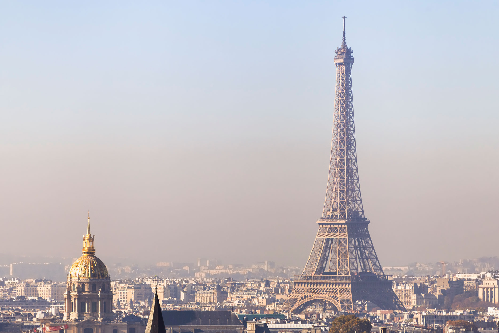 Comment est surveillée la qualité de l'air extérieur ?